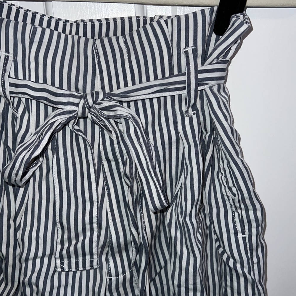 Abercrombie High Waisted Striped Paper Bag shorts - Picture 2 of 4